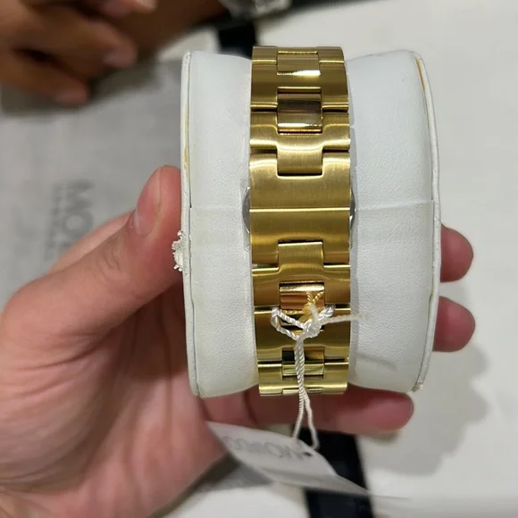 Movado bold iconic watch - Picture 7 of 10